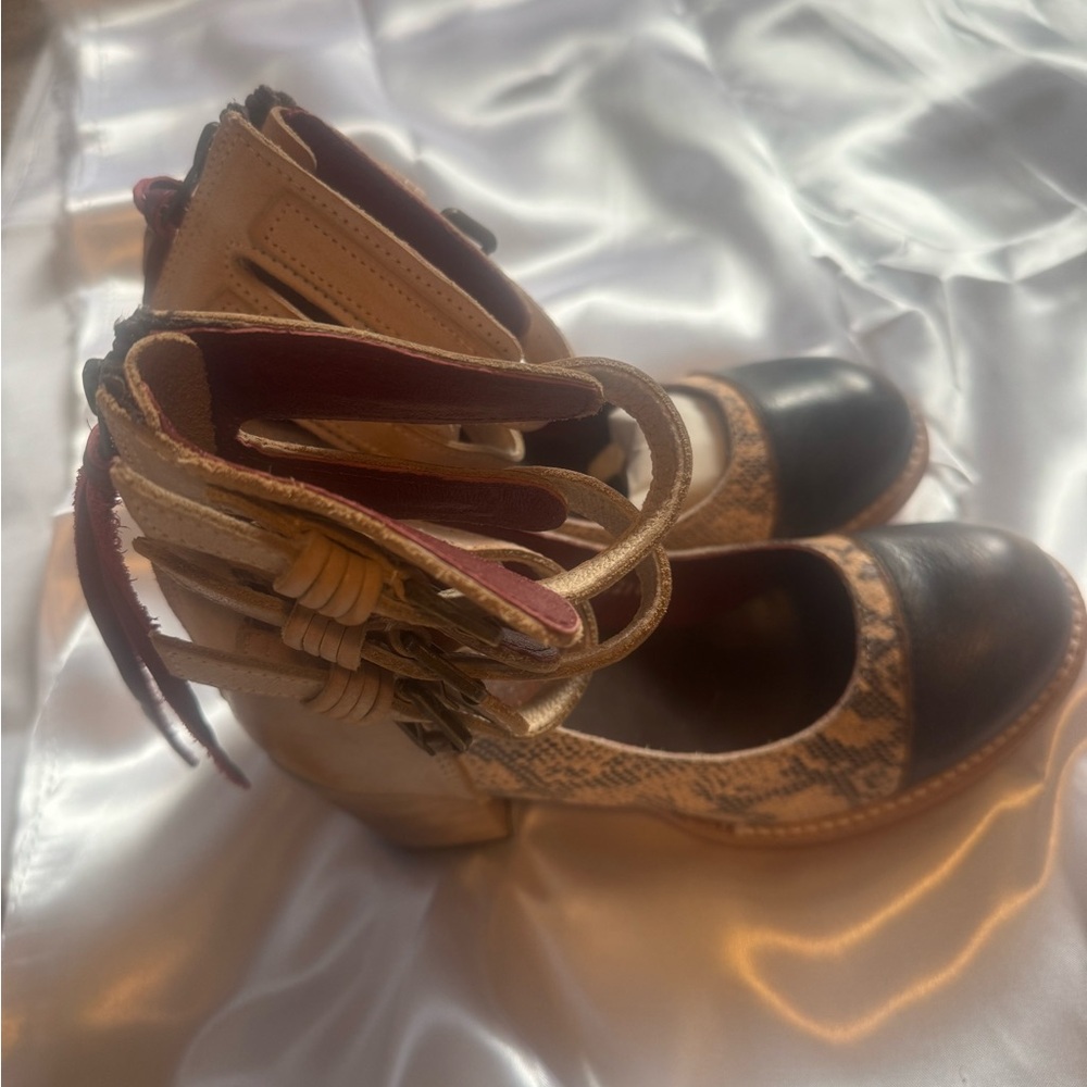 Hard to find Freebird by Steven Snakeskin and Black Heels- BRAND NEW!